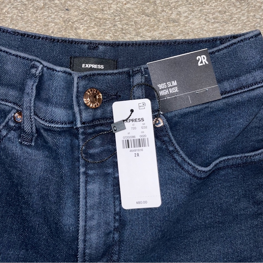 NWT Express 90s Slim High Rise Women Jeans
Dark Blue
Jagged bottom